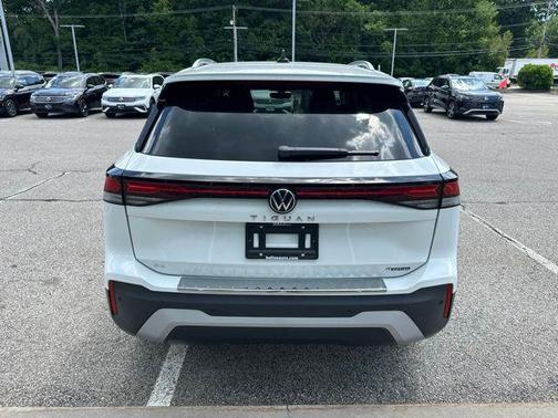 pure white 2026 Volkswagen Tiguan 2.0T SE 4MOTION