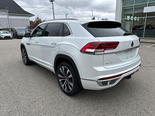 Oryx White Pearl 2022 Volkswagen Atlas Cross Sport 3.6L V6 SEL Premium R-Line