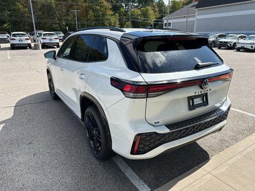 2025 Volkswagen Tiguan 2.0T SE R-Line Black 4MOTION