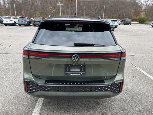 2026 Volkswagen Tiguan 2.0T SE R-Line Black 4MOTION