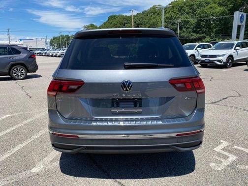 Platinum Gray Metallic 2023 Volkswagen Tiguan 2.0T SE 4MOTION
