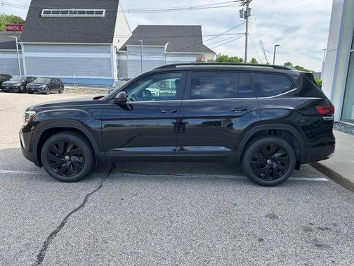 Deep Black Pearl 2026 Volkswagen Atlas 2.0T SE w/Technology 4MOTION