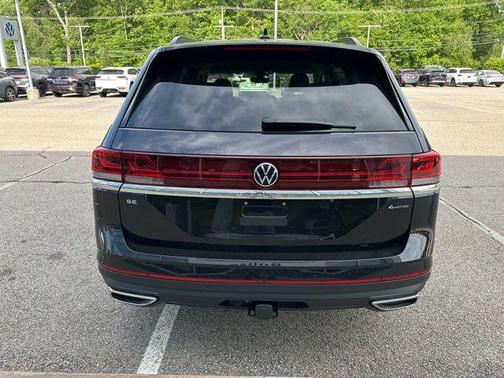 Deep Black Pearl 2026 Volkswagen Atlas 2.0T SE w/Technology 4MOTION
