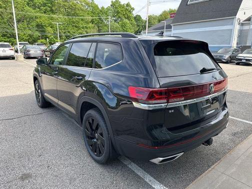 Deep Black Pearl 2026 Volkswagen Atlas 2.0T SE w/Technology 4MOTION