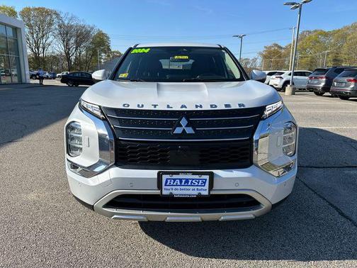 White Diamond 2024 Mitsubishi Outlander SE 2.5 S-AWC
