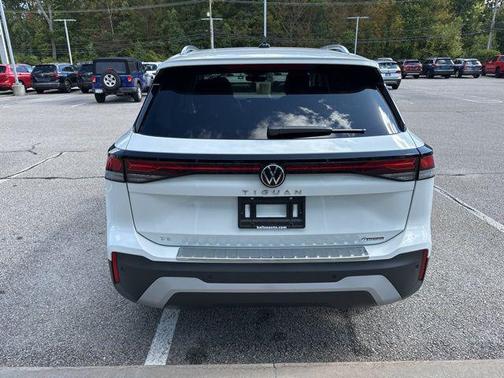 2025 Volkswagen Tiguan 2.0T SE 4MOTION