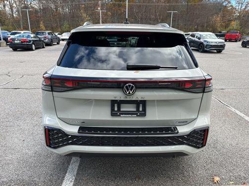 2026 Volkswagen Tiguan 2.0T SEL R-Line 4MOTION