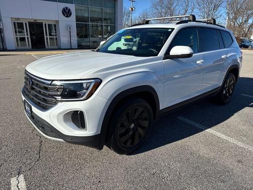 2024 Volkswagen Atlas 2.0T SE w/Technology 4MOTION