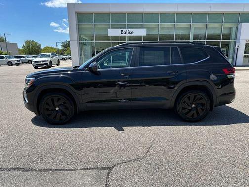 Deep Black Pearl 2024 Volkswagen Atlas 2.0T SE w/Technology 4MOTION
