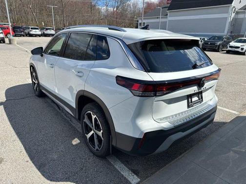 Pure White 2026 Volkswagen Tiguan 2.0T SE 4MOTION