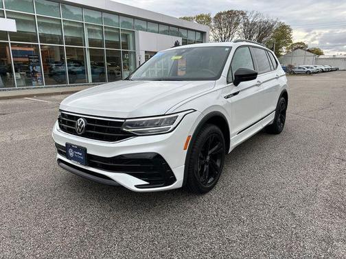 Opal White Pearl 2023 Volkswagen Tiguan 2.0T SE R-Line Black 4MOTION