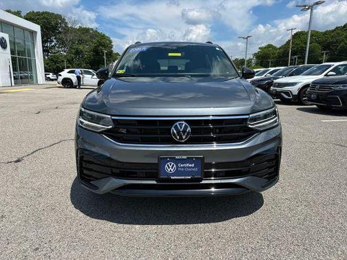 Platinum Gray Metallic 2024 Volkswagen Tiguan 2.0T SE R-Line Black 4MOTION