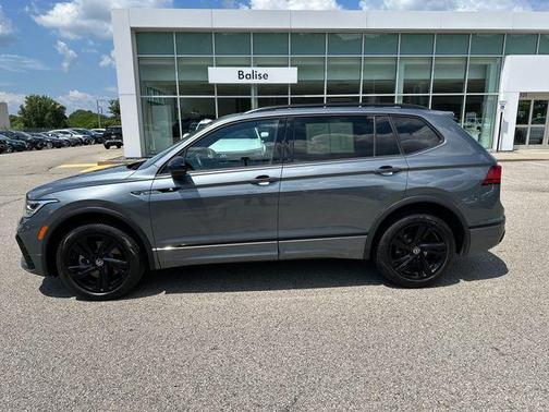 Platinum Gray Metallic 2024 Volkswagen Tiguan 2.0T SE R-Line Black 4MOTION
