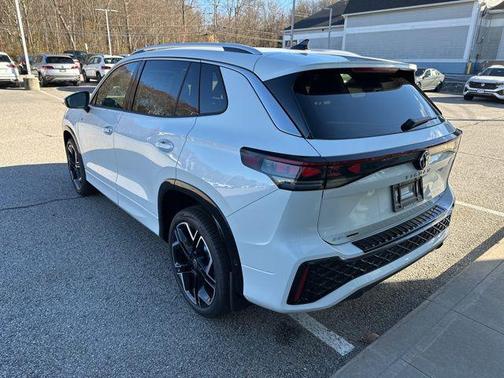 2026 Volkswagen Tiguan 2.0T SEL R-Line 4MOTION