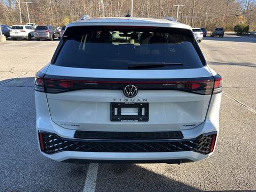 2026 Volkswagen Tiguan 2.0T SEL R-Line 4MOTION