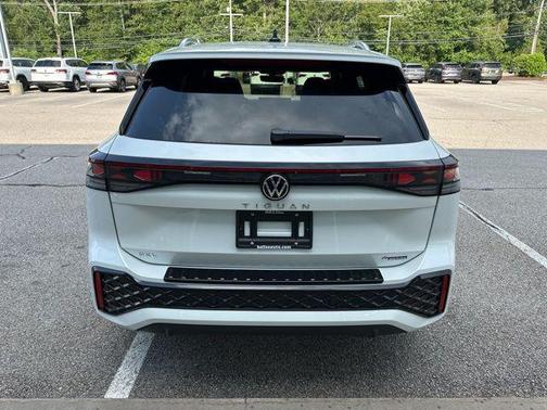 2025 Volkswagen Tiguan 2.0T SEL R-Line 4MOTION