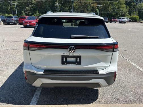 2025 Volkswagen Tiguan 2.0T SE 4MOTION