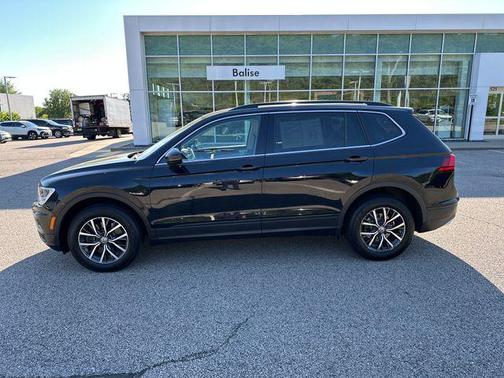 Deep Black Pearl 2019 Volkswagen Tiguan 2.0T SE 4MOTION