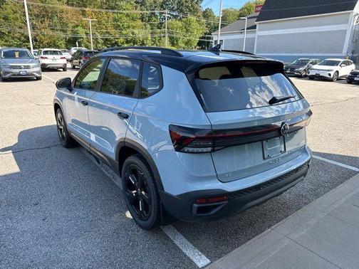 2025 Volkswagen Taos 1.5T SE Black