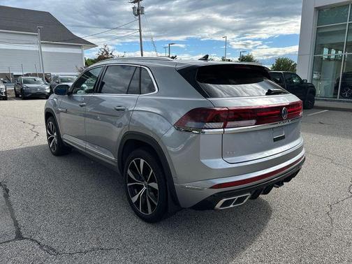 Silver Mist Metallic 2024 Volkswagen Atlas Cross Sport 2.0T SEL Premium