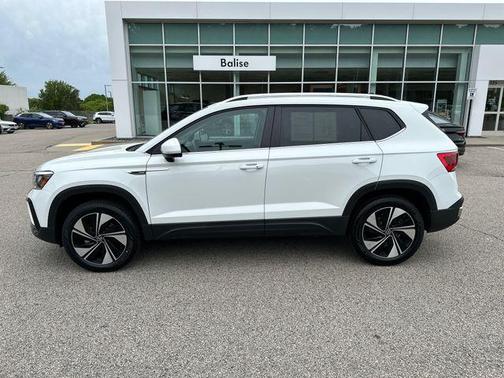 Pure White 2024 Volkswagen Taos 1.5T SE