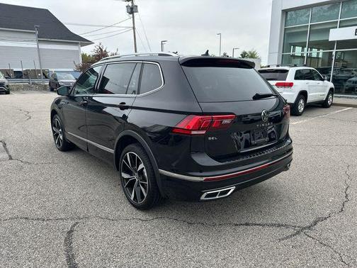 Deep Black Pearl 2023 Volkswagen Tiguan 2.0T SEL R-Line 4MOTION