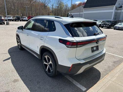 Pure White 2026 Volkswagen Tiguan 2.0T SE 4MOTION
