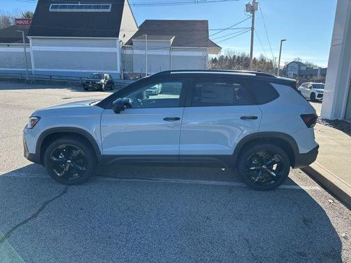 2026 Volkswagen Taos SE Black