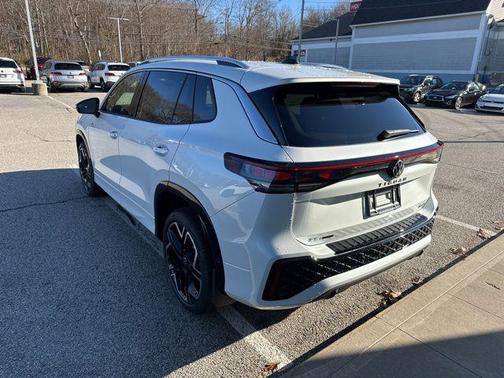 2026 Volkswagen Tiguan 2.0T SEL R-Line 4MOTION