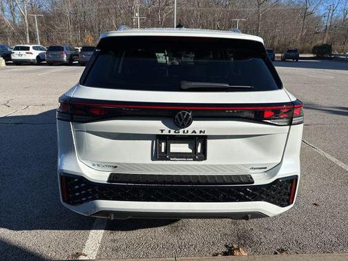 2026 Volkswagen Tiguan 2.0T SEL R-Line 4MOTION