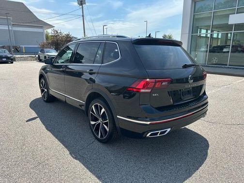 Deep Black Pearl 2023 Volkswagen Tiguan 2.0T SEL R-Line 4MOTION