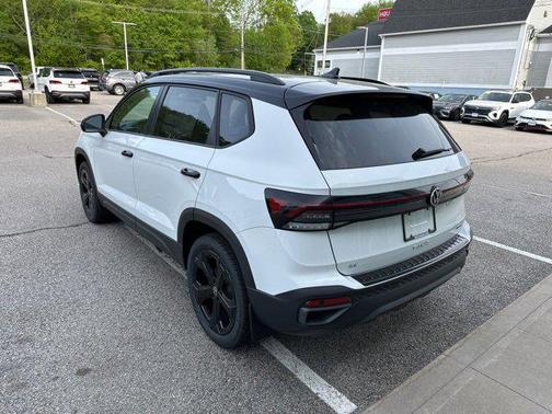2025 Volkswagen Taos 1.5T SE Black