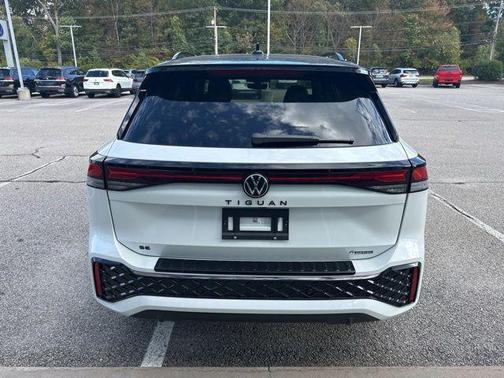 2025 Volkswagen Tiguan 2.0T SE R-Line Black 4MOTION