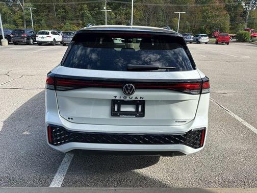 2025 Volkswagen Tiguan 2.0T SE R-Line Black 4MOTION