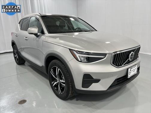 2025 Volvo XC40 B5 Core Bright Theme