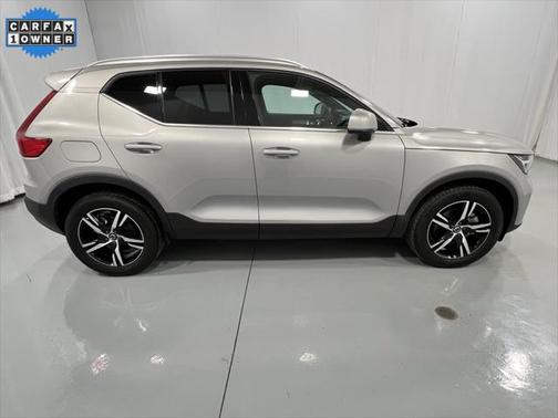 2025 Volvo XC40 B5 Core Bright Theme