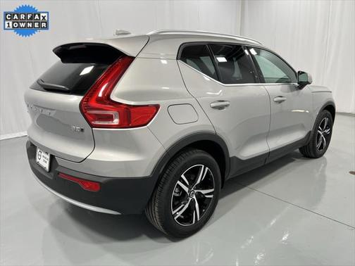 2025 Volvo XC40 B5 Core Bright Theme