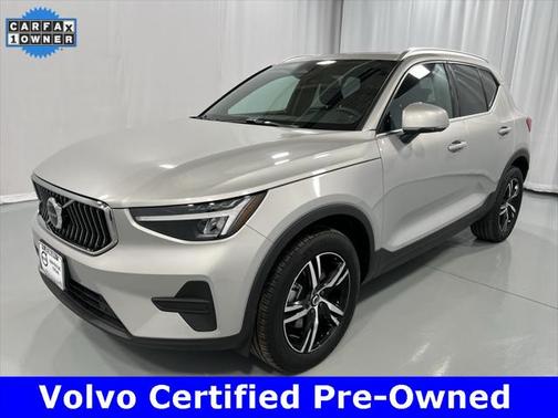 2025 Volvo XC40 B5 Core Bright Theme
