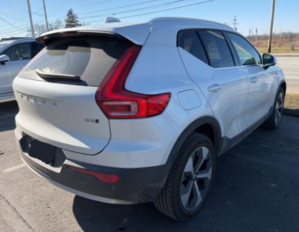 2023 Volvo XC40 B5 Plus Bright Theme