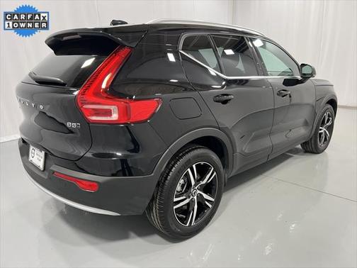 2025 Volvo XC40 B5 Core Bright Theme