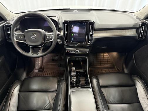 2023 Volvo XC40 B5 Plus Dark Theme