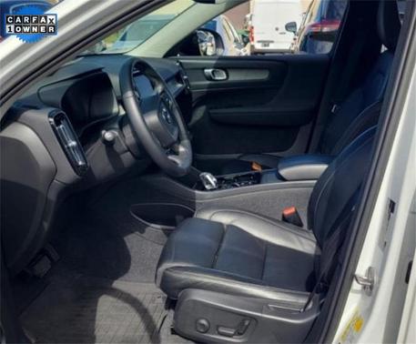 2023 Volvo XC40 B5 Plus Dark Theme