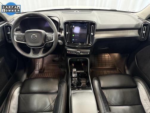 2023 Volvo XC40 B5 Plus Dark Theme