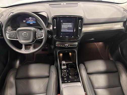 2025 Volvo XC40 B5 Plus Dark Theme