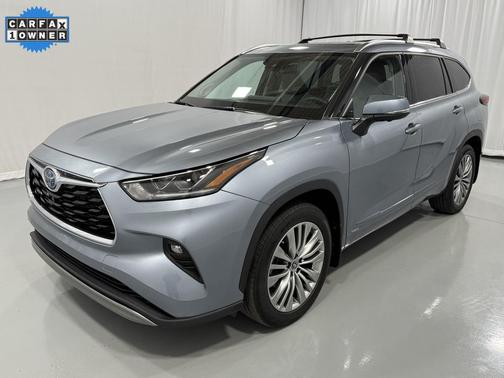 2023 Toyota Highlander Hybrid Platinum