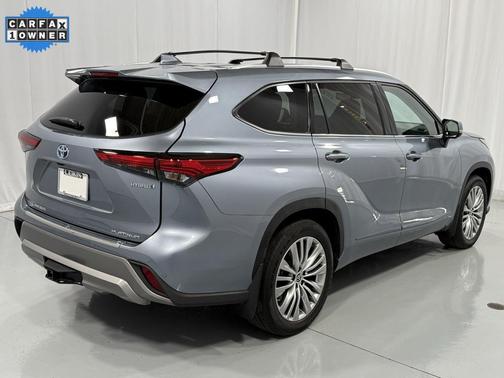 2023 Toyota Highlander Hybrid Platinum