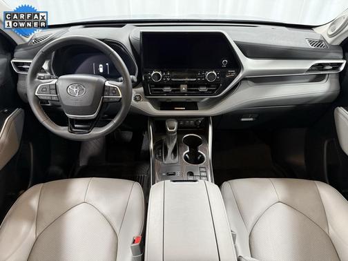 2023 Toyota Highlander Hybrid Platinum