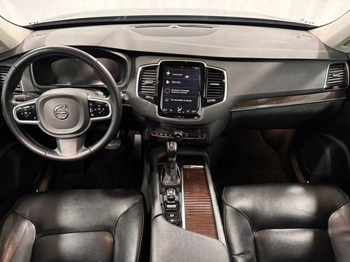 2018 Volvo XC90 T6 Momentum