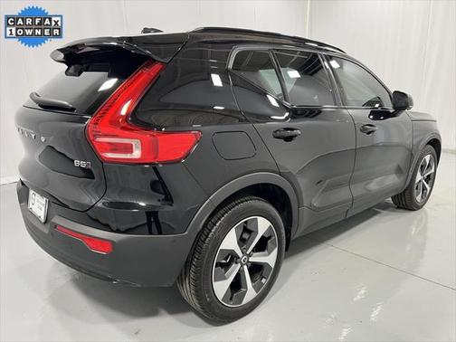 2023 Volvo XC40 B5 Plus Dark Theme