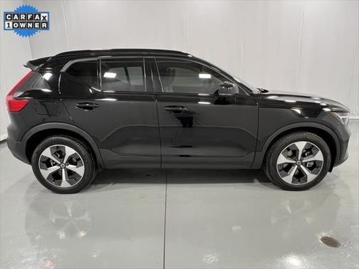 2023 Volvo XC40 B5 Plus Dark Theme